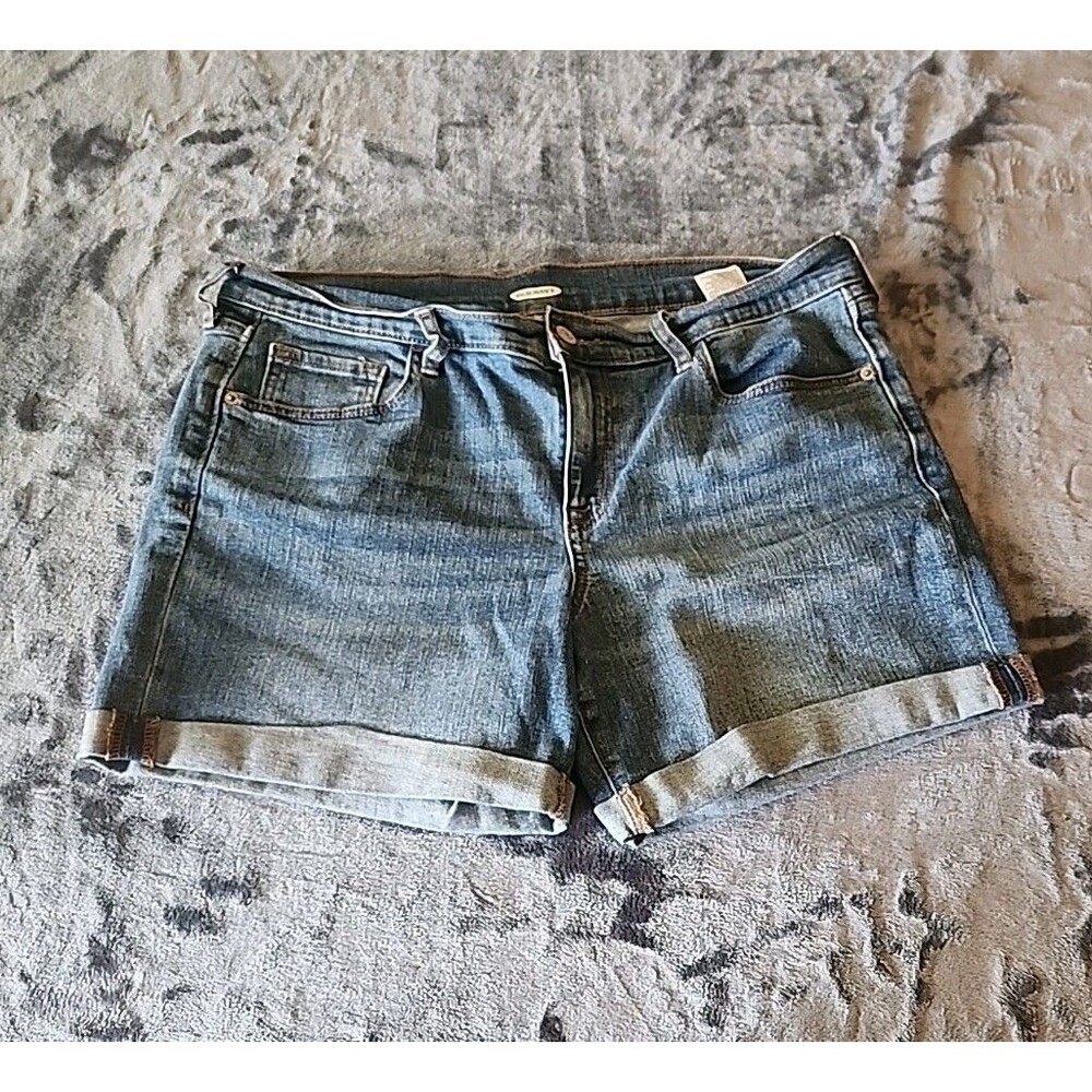 Old Navy Slim Midi Cabo Denim Stretch Shorts Size 10